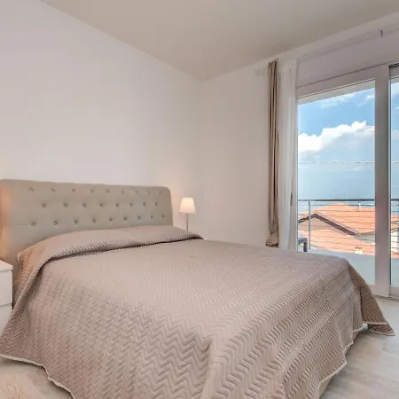 Luxury 1 Apartment Pulciano