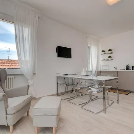 Luxury 1 Apartamento *